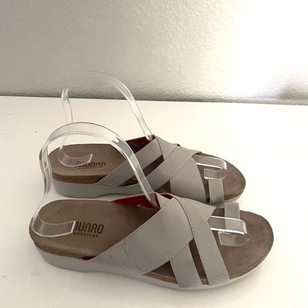 MUNRO Comfort slides slip on elastic strap gray, toe holster. size 7.5N.